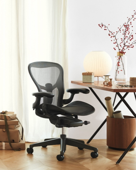 9 Instagram Aeron with Desk & Presents-1 9 Instagram Aeron with Desk & Presents-1